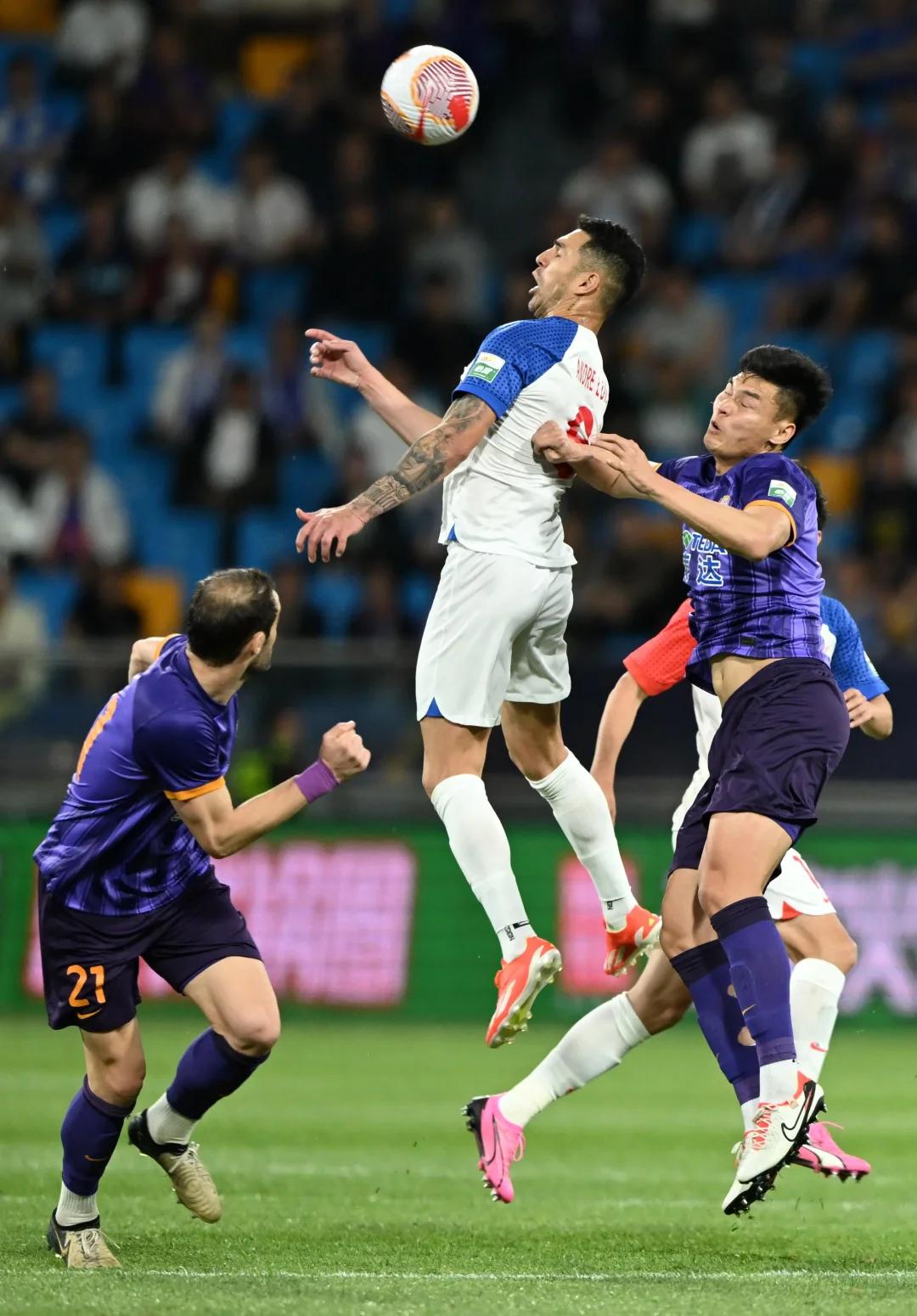 申花客场挑战泰达,球迷期待胜利 申花客场挑战泰达,球迷期待胜利