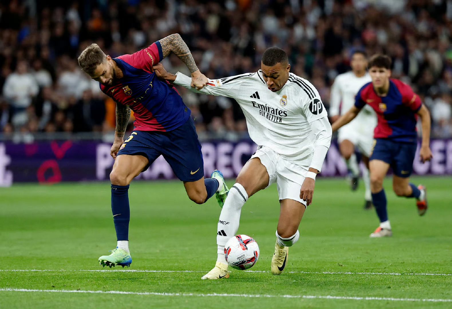 关于皇马主场迎战巴萨,巨头对决再度上演的信息 关于皇马主场迎战巴萨,巨头对决再度上演的信息