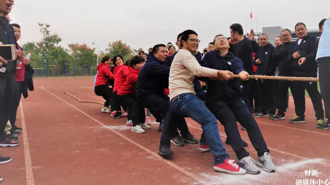 胜负难辨战队奋力拼搏瞬间激烈刺激的简单介绍