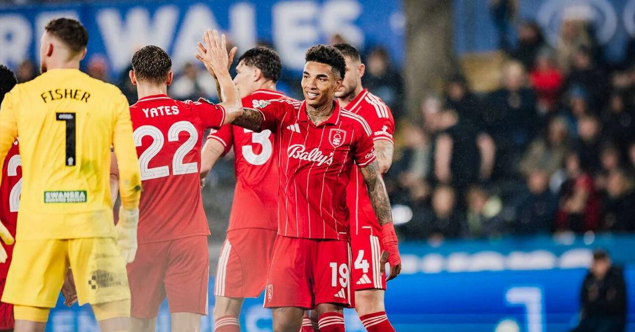 包含比分惊险逆转，球队展现出团结意志的词条