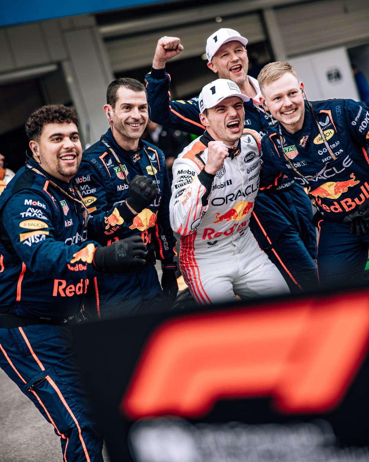 包含阿斯顿马丁横扫红牛二队,维斯塔潘带队取胜的词条 包含阿斯顿马丁横扫红牛二队,维斯塔潘带队取胜的词条