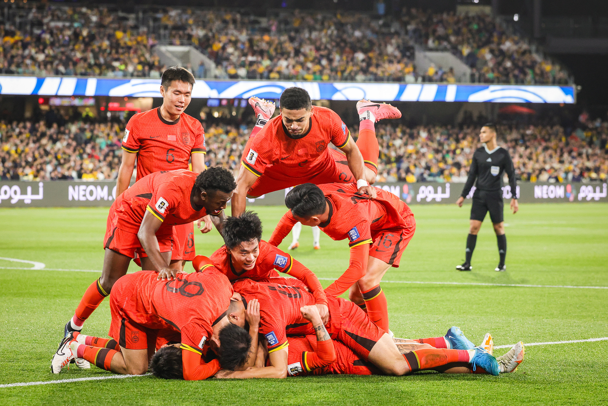 奥地利队横扫德国队,马龙点燃赛场 奥地利队横扫德国队,马龙点燃赛场