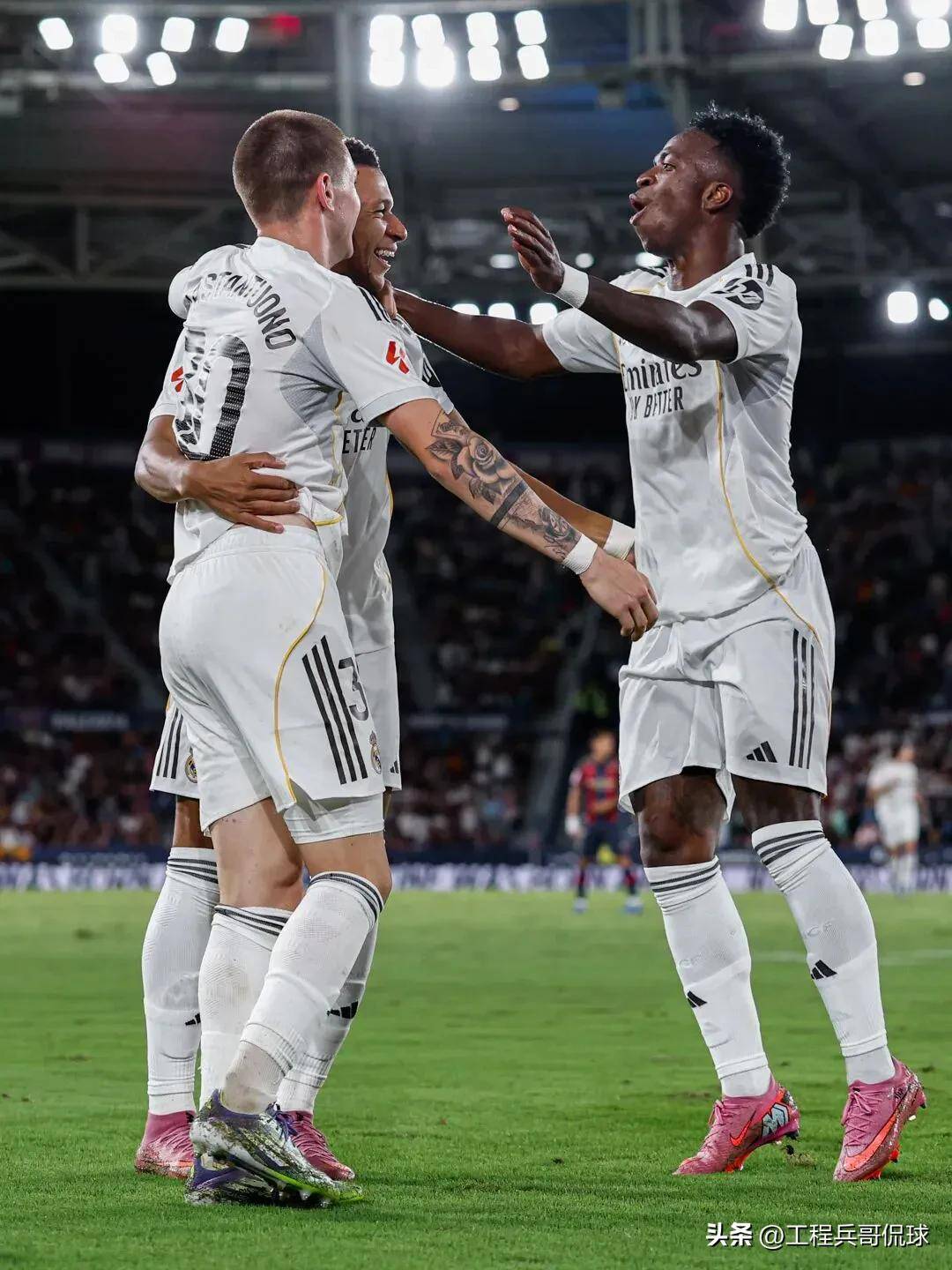 雷火电竞入驻-战术变革，球队取得一波连胜