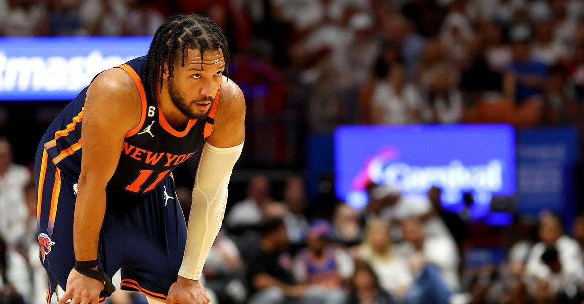 新疆队横扫江苏队,布伦森状态火热 新疆队横扫江苏队,布伦森状态火热