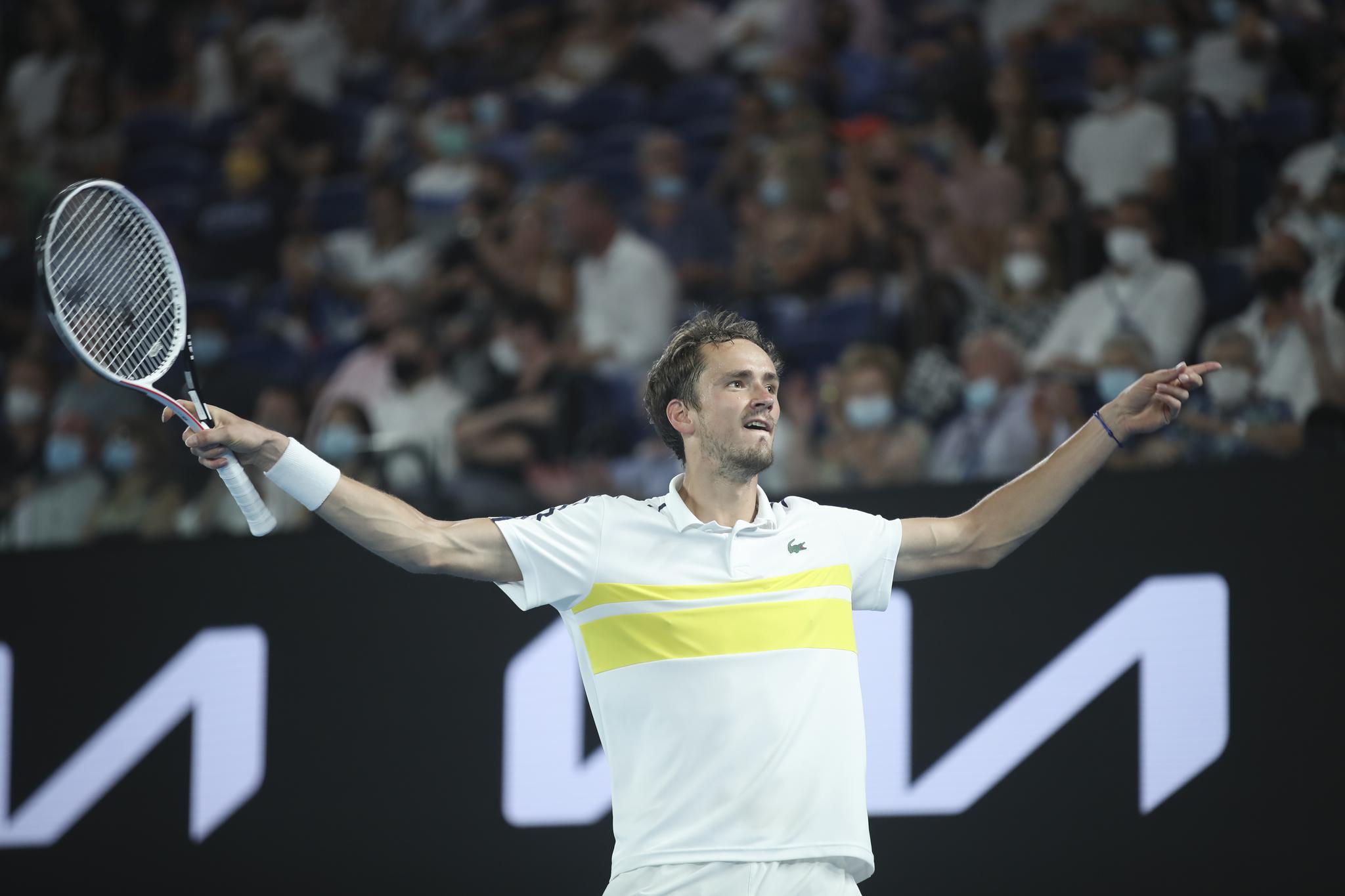 美网轻取澳网，梅德韦杰夫点燃赛场