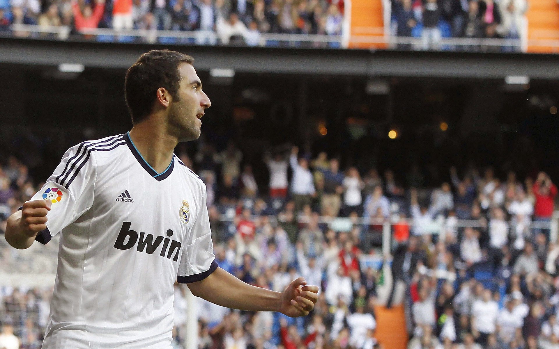 当奥斯梅恩戴上喀麦隆面具,一场改写足球史的虚构对决